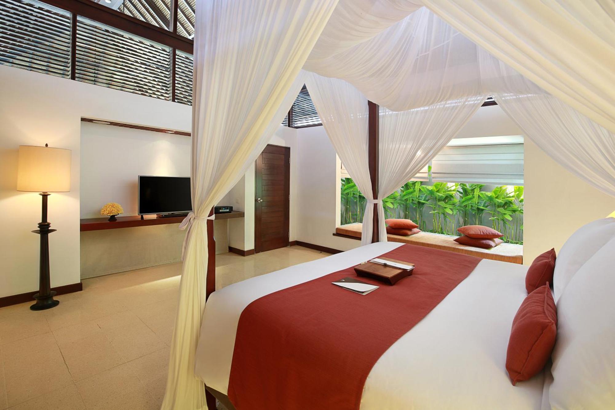 Bali Niksoma Boutique Beach Resort Legian Exterior foto A bedroom at the resort