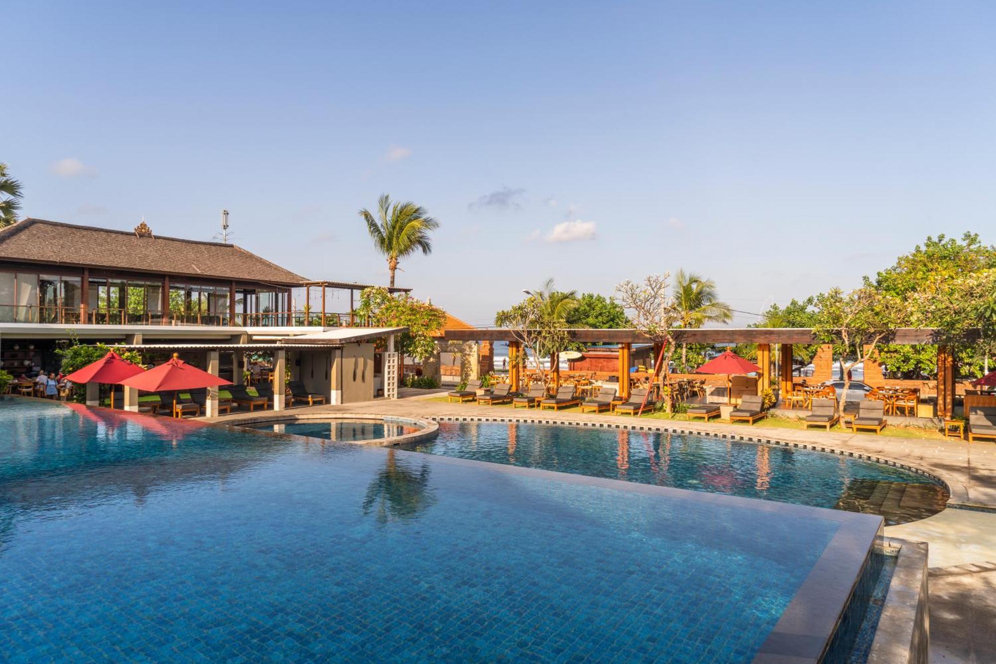 Bali Niksoma Boutique Beach Resort Legian Exterior foto The swimming pool at the hotel