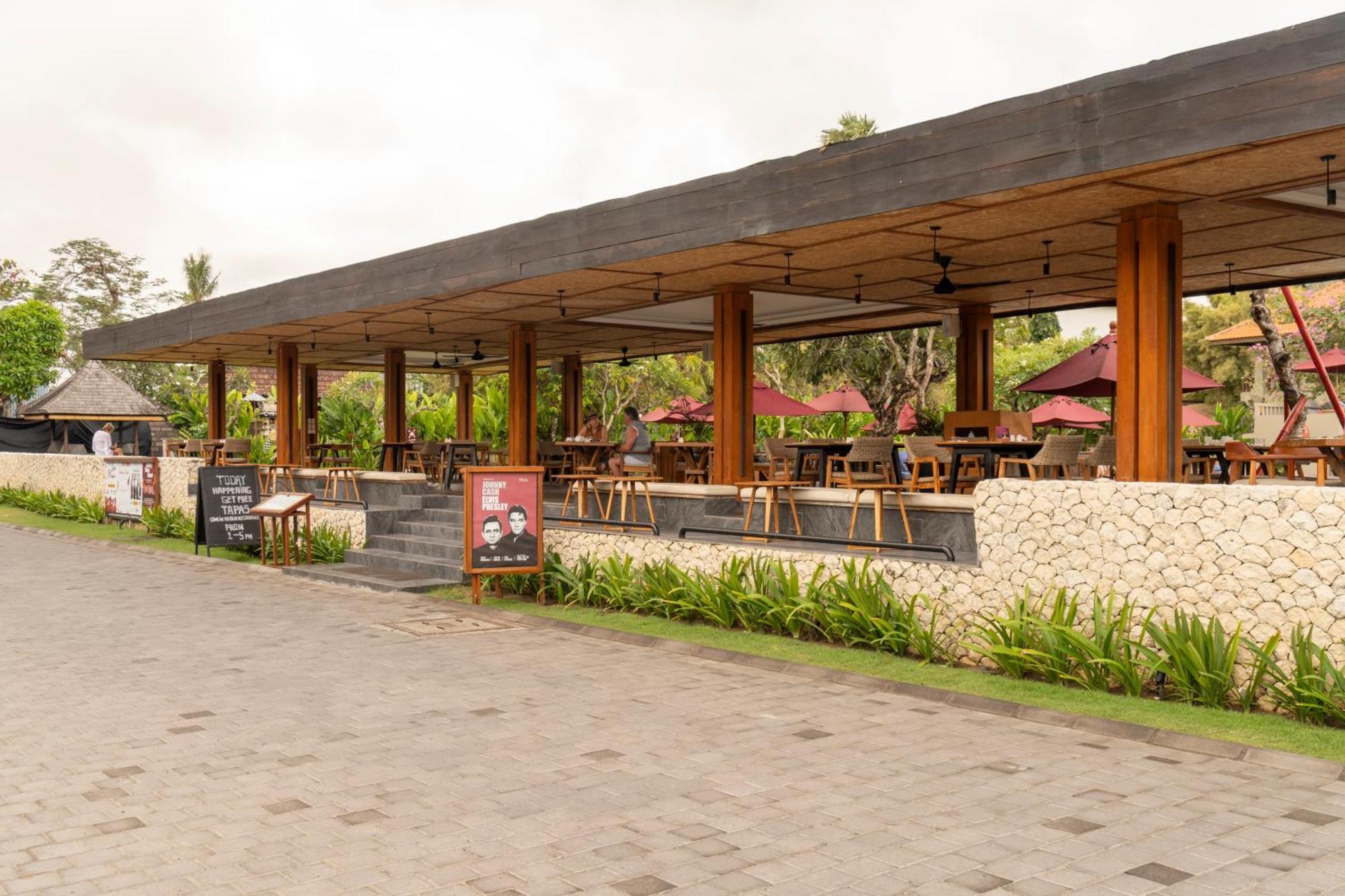 Bali Niksoma Boutique Beach Resort Legian Exterior foto The restaurant at the resort